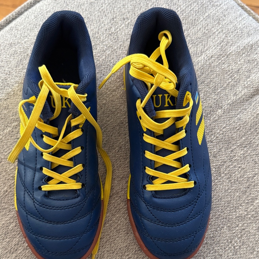 Boys football/soccer sneaker - Ukraine